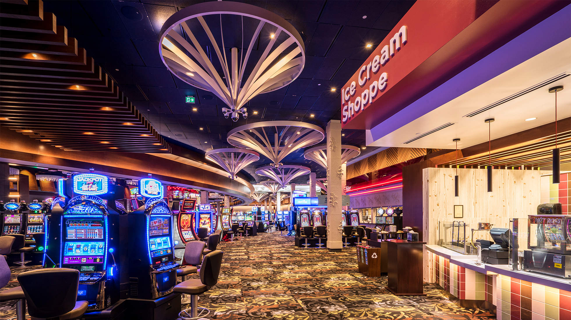 05-ClubRegentSignage